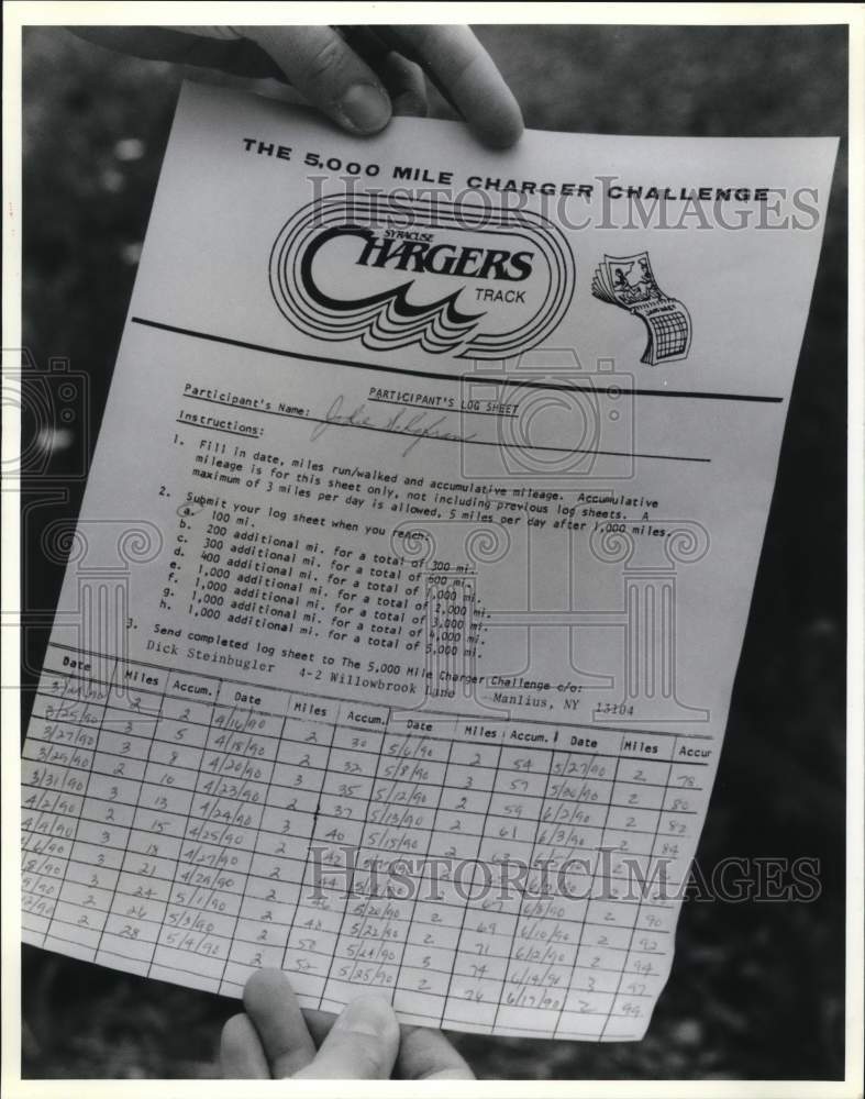 1990 Press Photo Syracuse Chargers Track Running Challenge Mileage Log Sheet - Historic Images