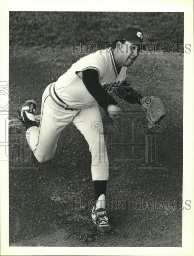 1989 Press Photo Xavier Hernandez Pitching for Syracuse Chiefs Baseball Team- Historic Images