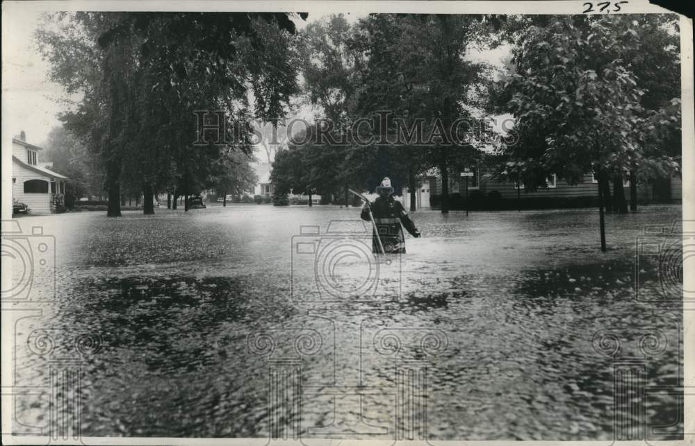 1959 Press Photo West on Berwick Rd., Lyncourt, a fireman walks in flood waters - Historic Images