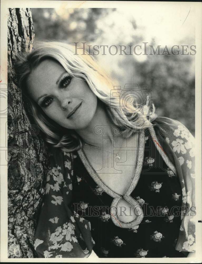 1972 Press Photo Actress Angel Tompkins appears in "Search" - Historic Images