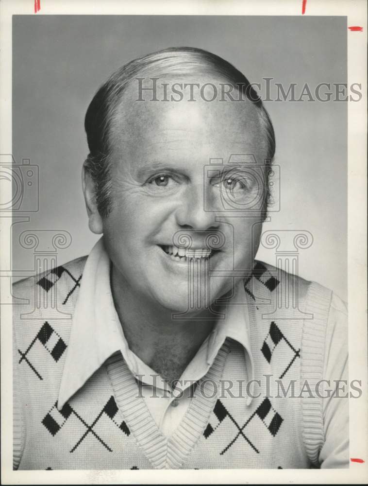 1977 Press Photo Actor Dick Van Patten smiles for a portrait - Historic Images