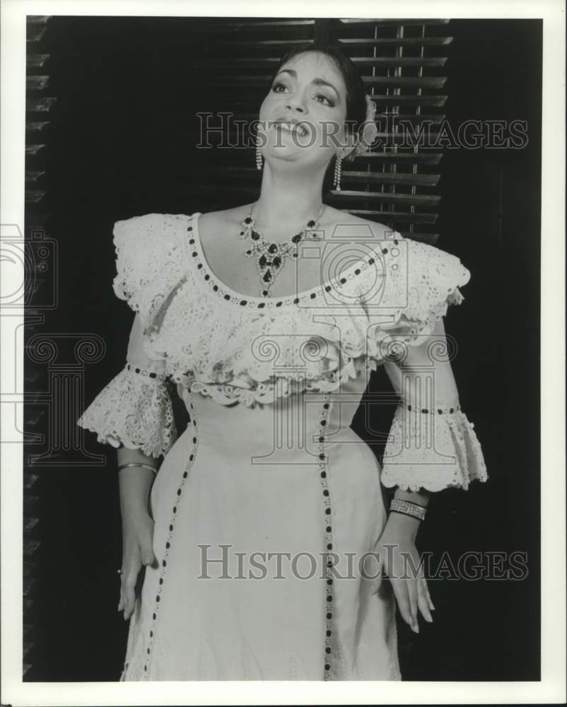 1990 Press Photo Ana Gloria Vasquez appears in &quot;Habana, Antologia Musical&quot; - Historic Images