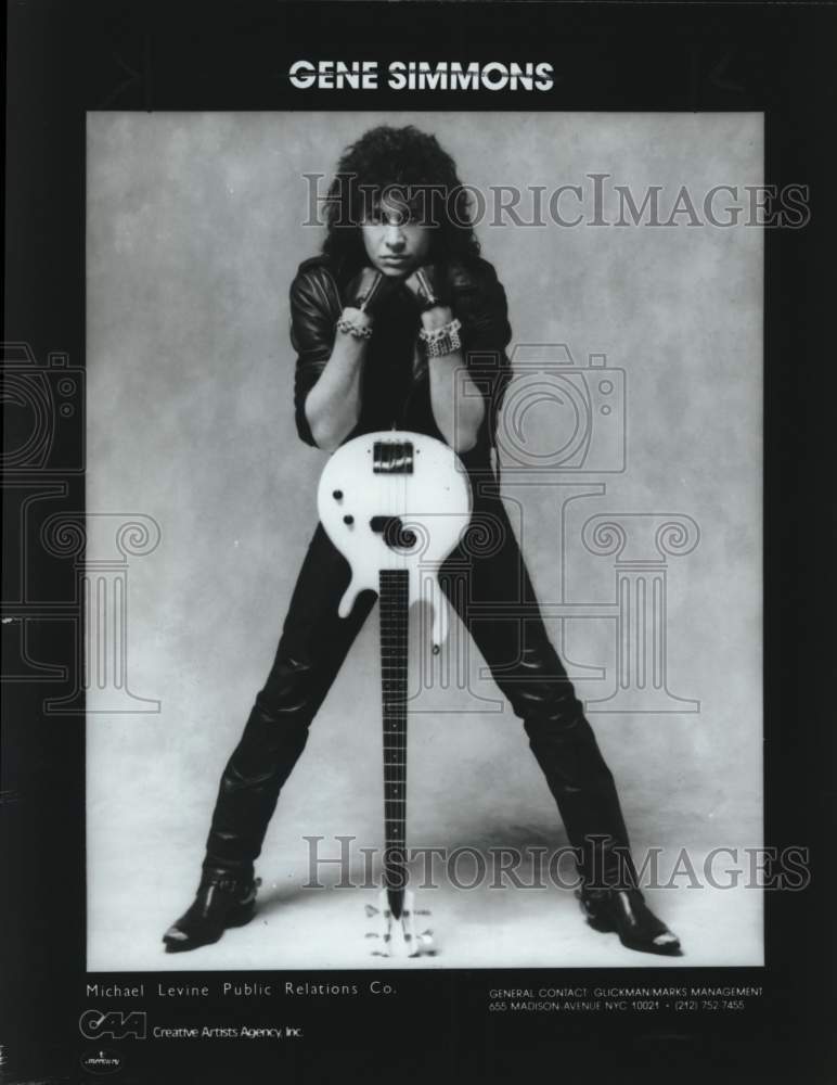 Press Photo Musician Gene Simmons poses with his guitar - Historic Images