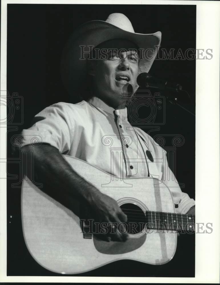 1991 Press Photo Musician Ricky Van Shelton performs at New York State Fair - Historic Images