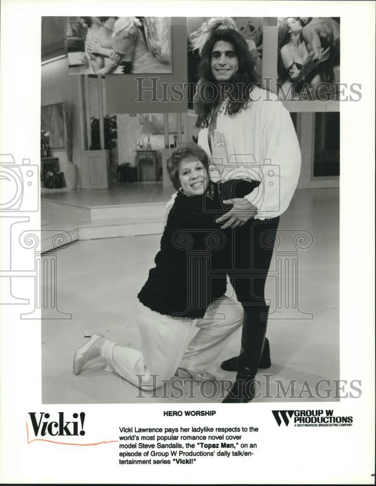 Press Photo Vicki Lawrence and Steve Sandalis on the series &quot;Vicki!&quot; - Historic Images