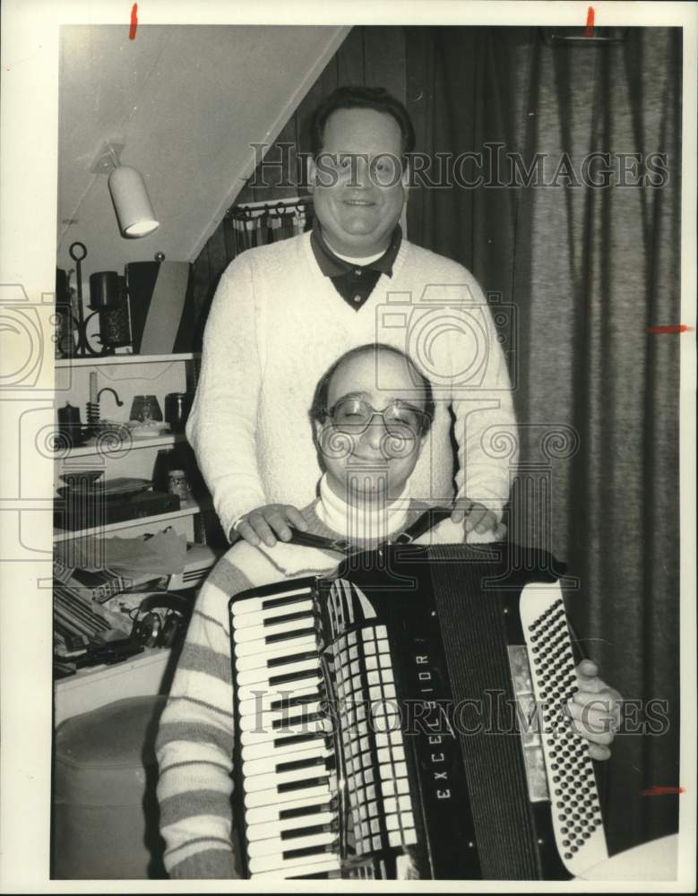 Press Photo George S. Schmitt and David Orso with an accordion - Historic Images