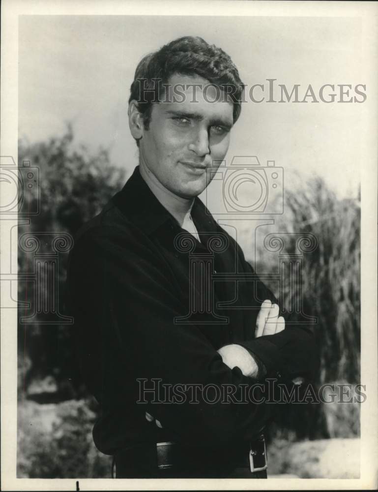 Press Photo Actor Robert Wolders in "Laredo" - Historic Images