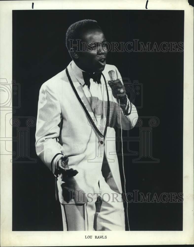 Press Photo Musician Lou Rawls during a performance - Historic Images