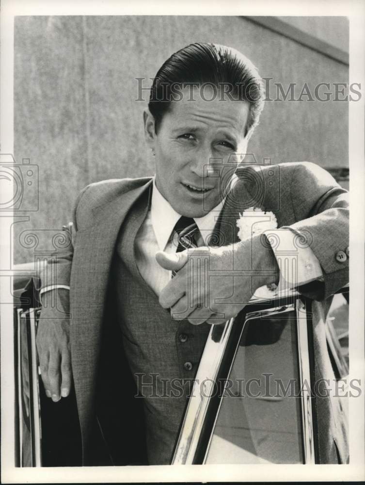 Press Photo Peter Strauss appears in &quot;Angel on My Shoulder&quot; comedy movie - Historic Images