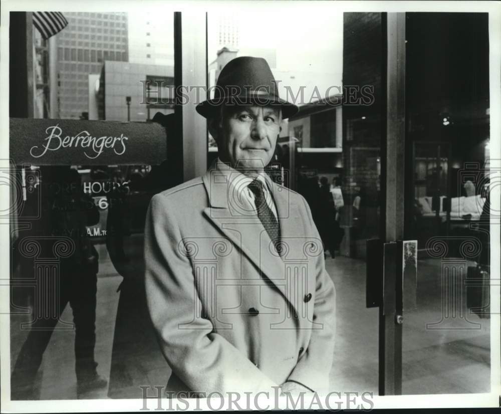 Press Photo Sam Wanamaker appears in the drama series &quot;Berrenger&#39;s&quot; - Historic Images