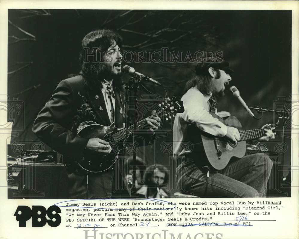 1974 Press Photo Jimmy Seals &amp; Dash Crofts perform on Soundstage: Seals &amp; Crofts - Historic Images