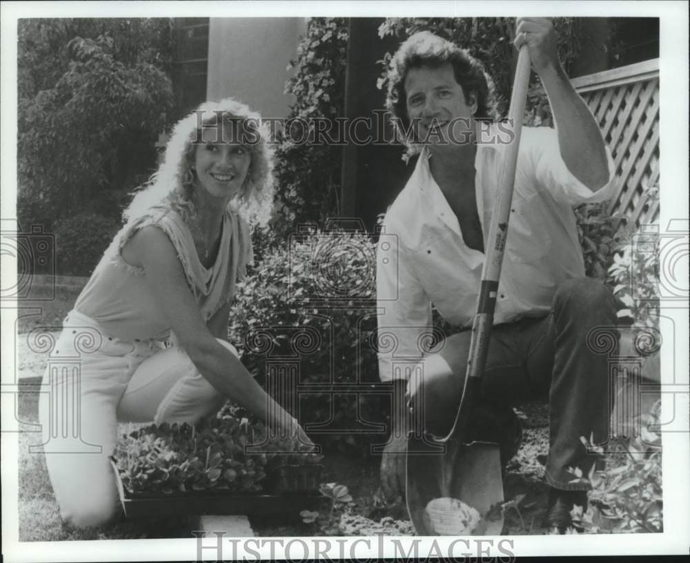 Press Photo Tom Wopat with co-star in film scene - Historic Images