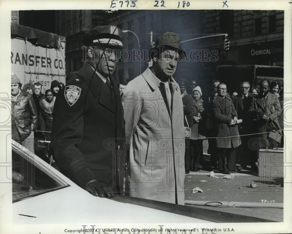 1974 Press Photo Actor Walter Matthau appears in United Artists film scene - Historic Images