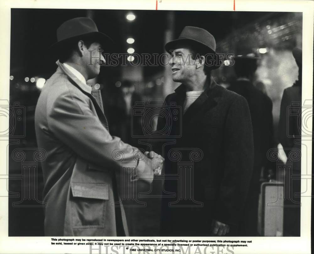 1981 Press Photo Mac Davis and Ron Rifkin appear in movie scene - Historic Images