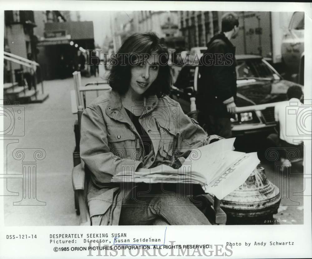 1985 Press Photo Director Susan Seidelman on set of &quot;Desperately Seeking Susan&quot; - Historic Images