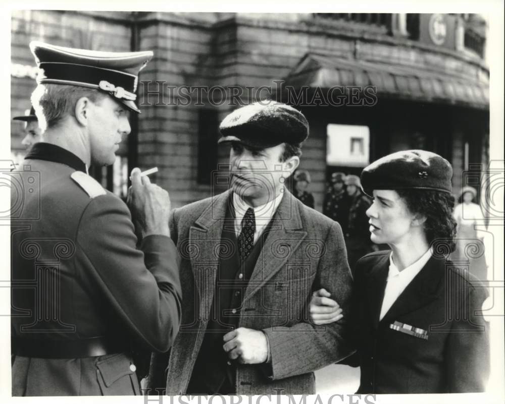 1991 Press Photo Judy Davis, Mary Lindell & Sam Neill in "One Against The Wind" - Historic Images