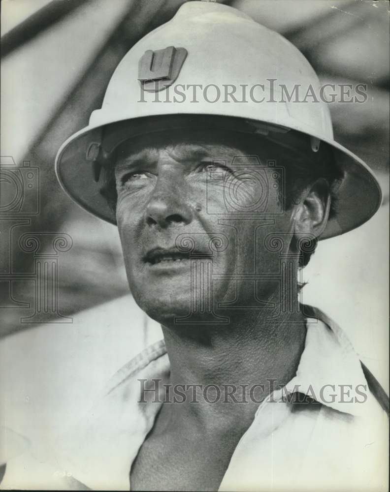 Press Photo Actor Roger Moore - Historic Images