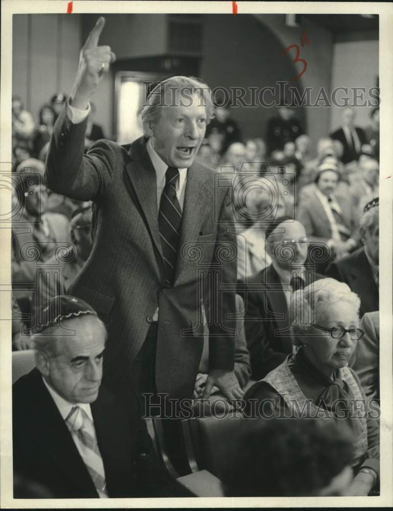 1985 Press Photo Danny Kaye stars in a scene from "Skokie" - Historic Images