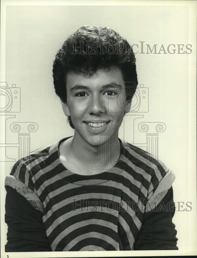 1983 Press Photo Television actor Glenn Scarpelli in "Jennifer Slept Here" - Historic Images