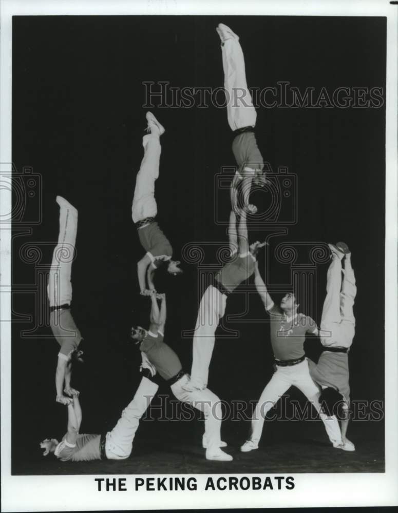 1989 Press Photo Members of the entertainment group The Peking Acrobats - Historic Images