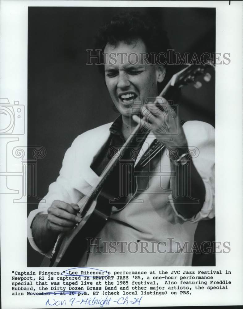 1985 Press Photo Lee Ritenour performs at the JVC Jazz Festival in Newport - Historic Images