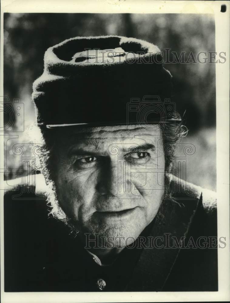 1982 Press Photo Gerald S. O'Loughlin in "The Blue and the Grey" - Historic Images