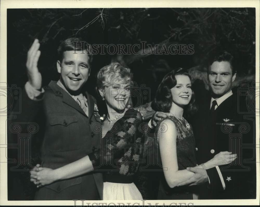 1985 Press Photo Actors during a scene from the mini-series &quot;Space&quot; - Historic Images