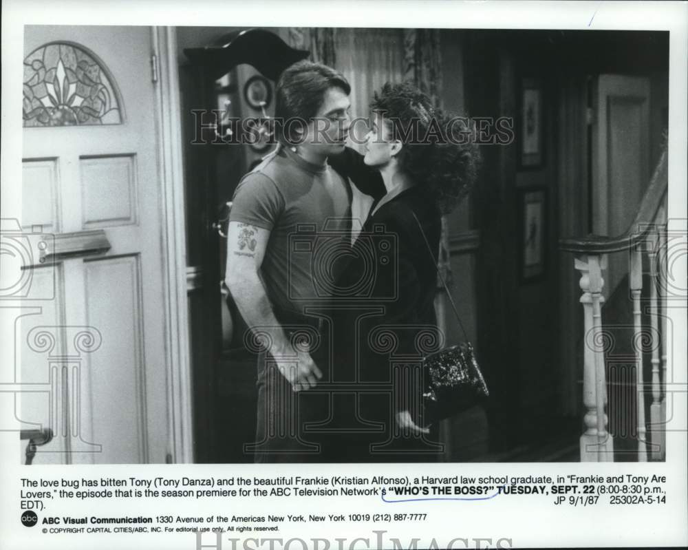 1987 Press Photo Tony Danza, Kristian Alfonso in an Episode of &quot;Who&#39;s The Boss?&quot; - Historic Images