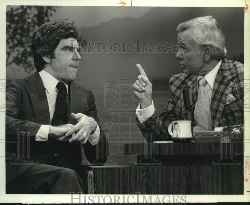 1979 Press Photo Anthony Newley and Host Johnny Carson on "The Tonight Show" - Historic Images