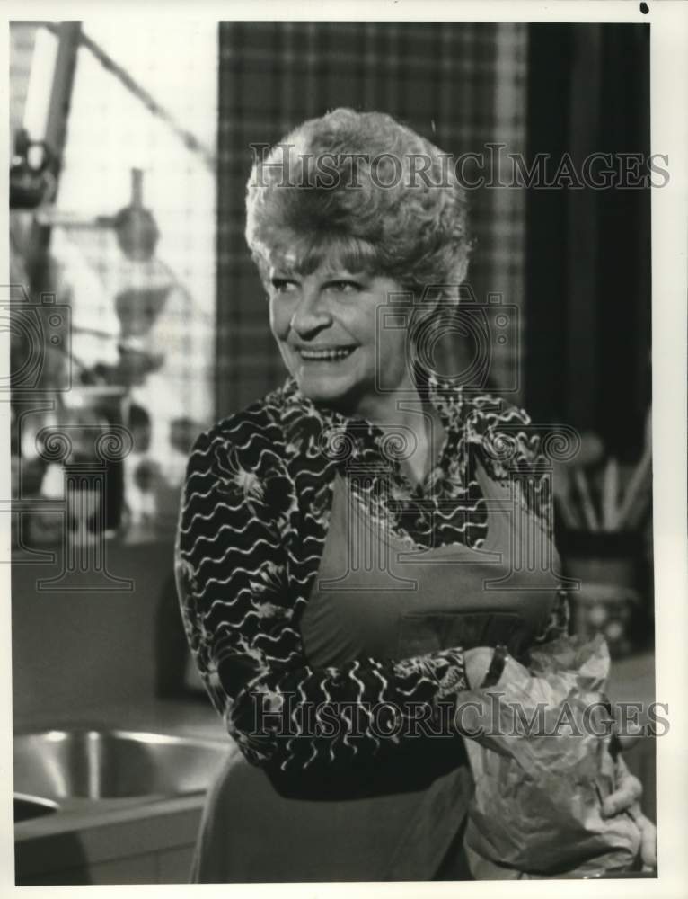 Press Photo Martha Raye in &quot;Coffee, Tea or Cyanide&quot; movie - Historic Images