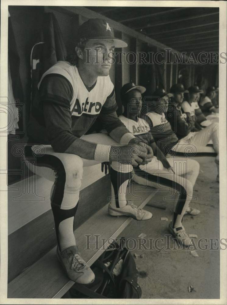 Press Photo Matt Stennett of Auburn Astros Looks Out at Field From Dug-Out- Historic Images