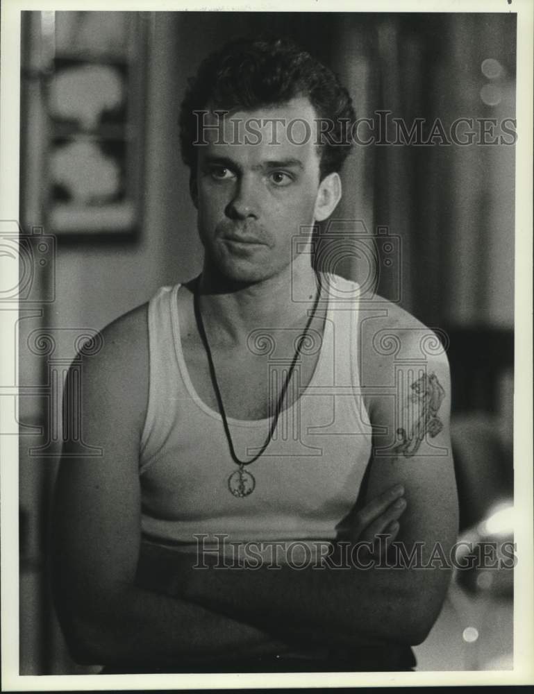 1985 Press Photo Michael O'Keefe is Art Toomey in "Alfred Hitchcock Presents" - Historic Images