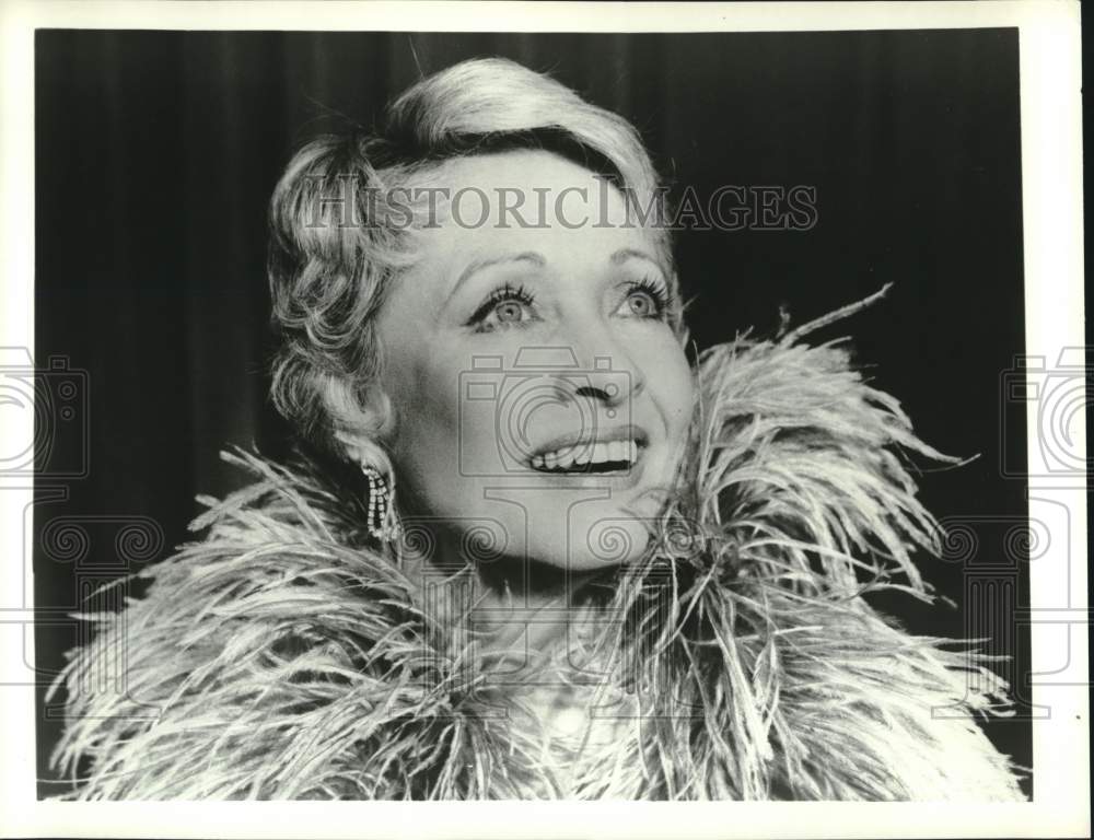 1982 Press Photo Jane Powell in "40's In The 80's" in Hackensack, New Jersey - Historic Images