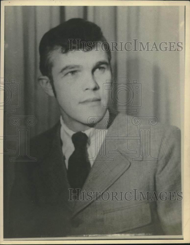 Press Photo Marshall Nye as Victor Velasco in &quot;Barefoot in the Park&quot; - Historic Images