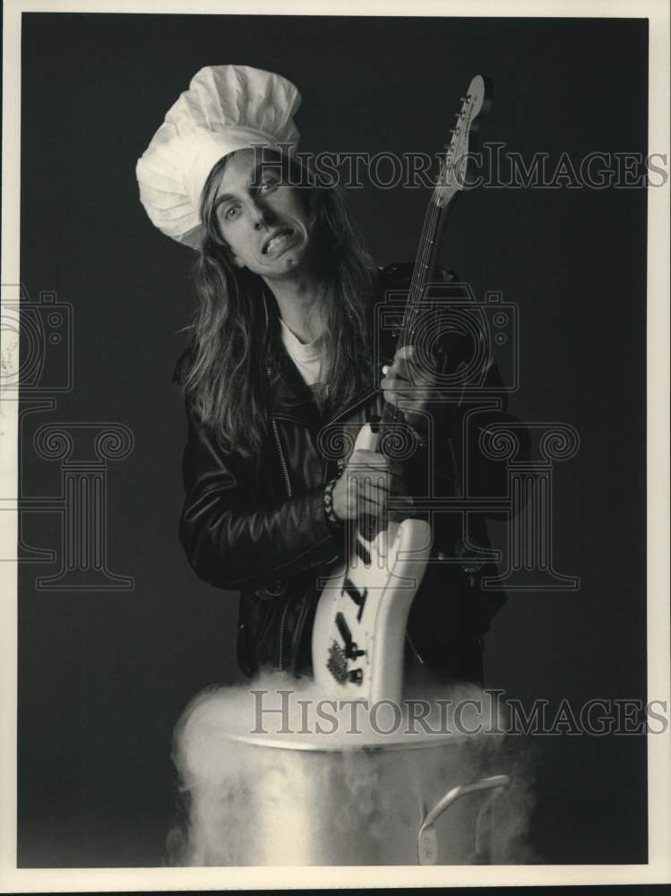 1988 Press Photo Musician Scott Sterling appears in rock &amp; roll cook book story - Historic Images