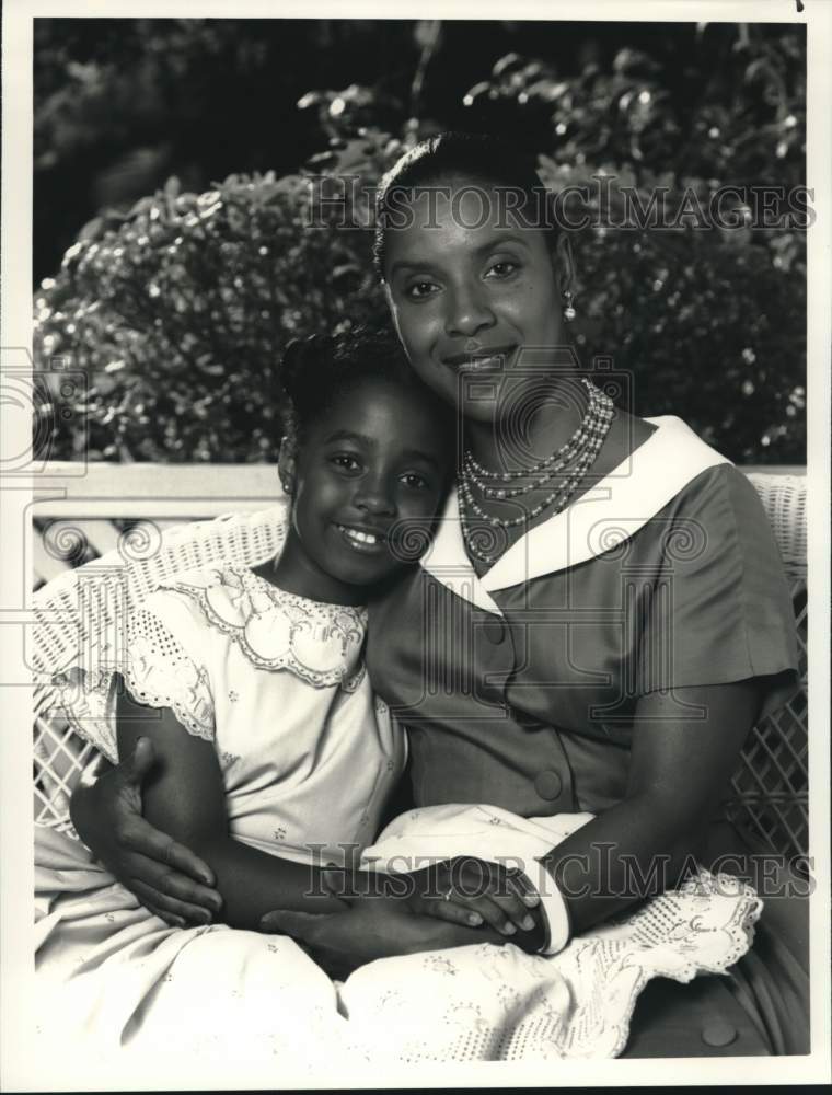 1990 Press Photo Keshia Knight Pulliam, Phylicia Rashad in &quot;Polly Comin&quot; Home!&quot; - Historic Images