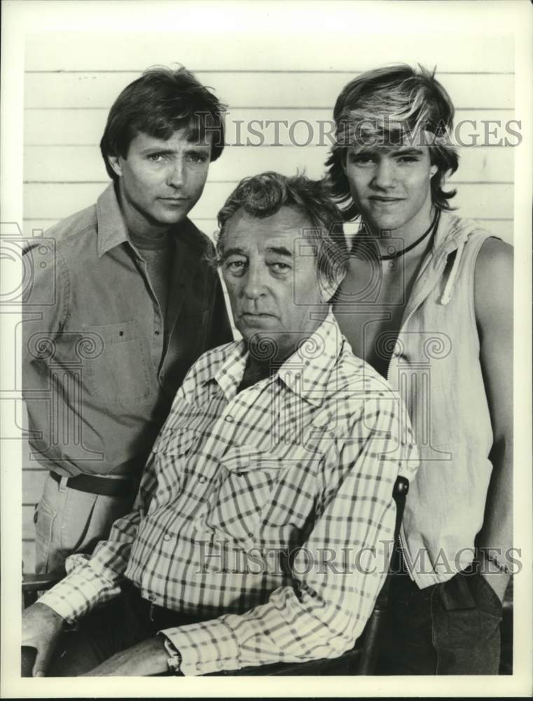 1985 Press Photo Christopher, Robert and Bentley Mitchum in &quot;Promises to Keep&quot; - Historic Images