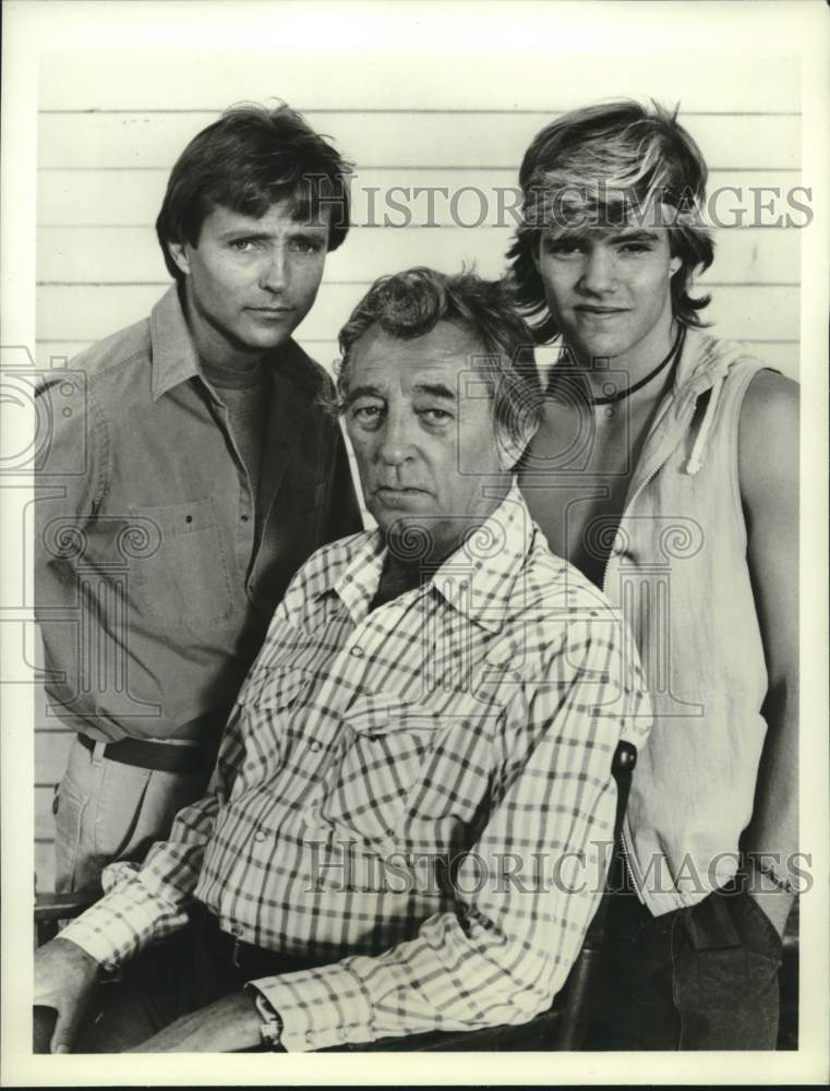 1985 Press Photo Christopher, Robert and Bentley Mitchum in "Promises to Keep" - Historic Images