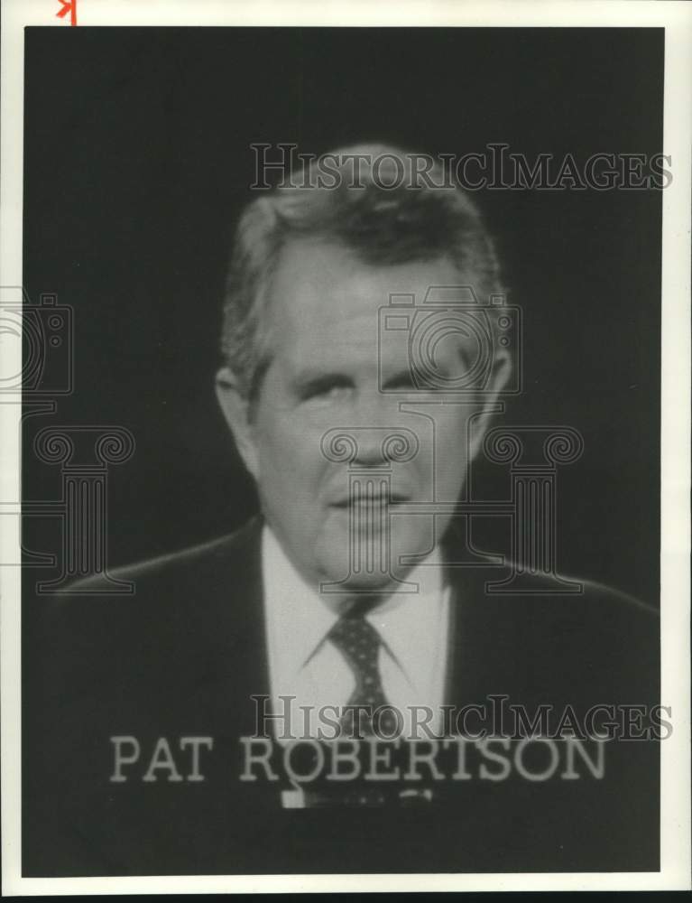 1986 Press Photo Pat Robertson on Television Screen, Landmark Theatre, Syracuse- Historic Images