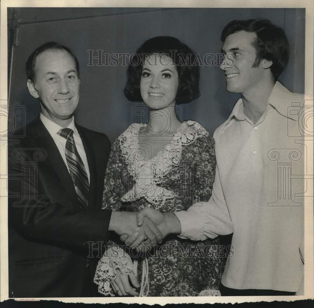 1971 Press Photo Entertainers Colin Beatty, Connie McKinnon &amp; Rick McKinnon - Historic Images