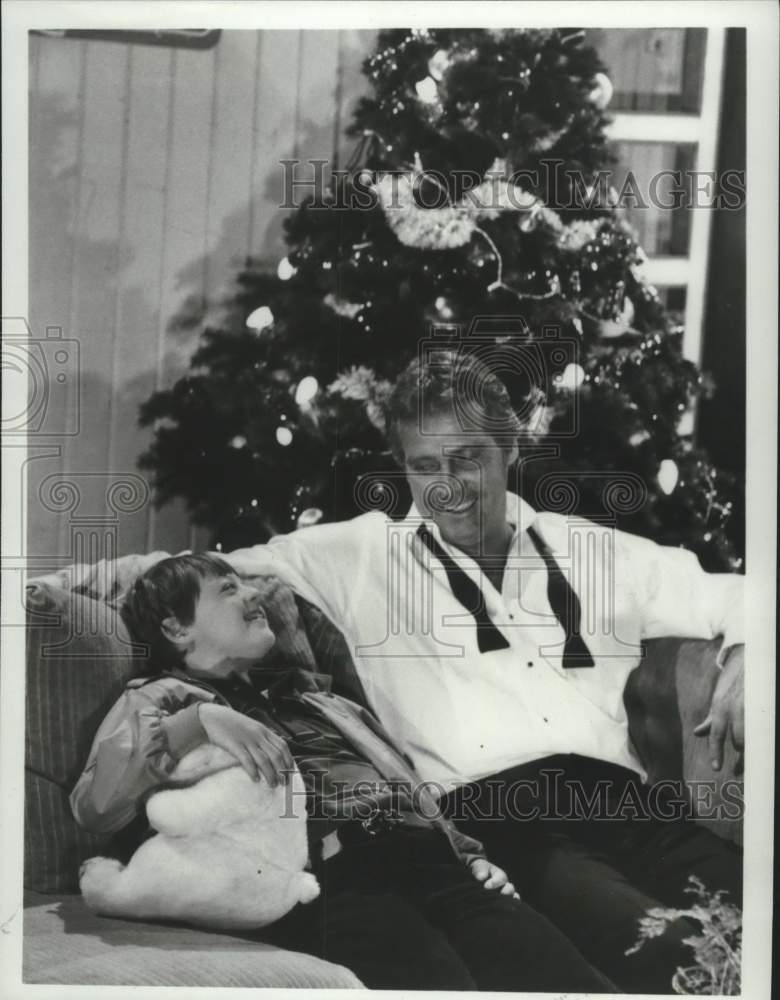 1984 Press Photo Lee Majors and Jason Kingsby in "The Fall Guy" - Historic Images