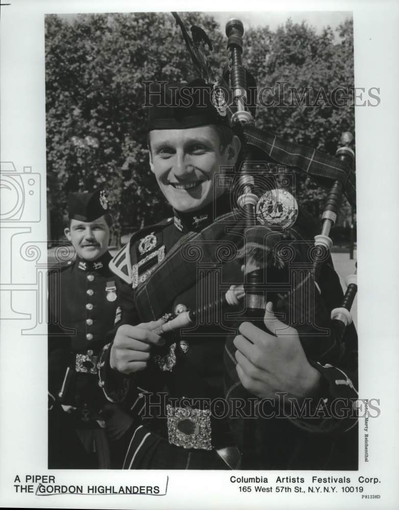 Press Photo A piper from The Gordon Highlanders - Historic Images