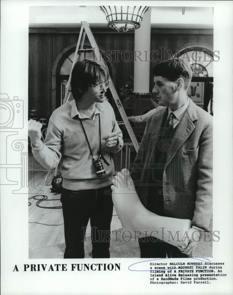 1985 Press Photo Malcolm Mowbray and Michael Palin on set of A Private Function - Historic Images