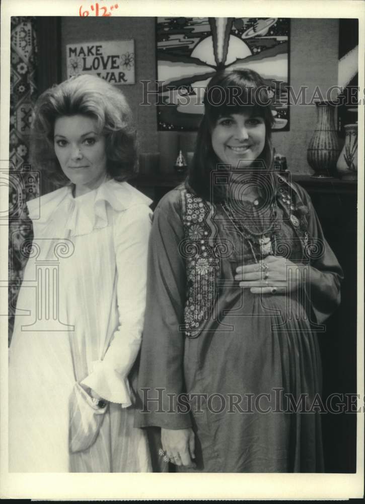 1986 Press Photo Jane Curtin, Susan Saint James Star on CBS in &quot;Kate &amp; Allie&quot; - Historic Images