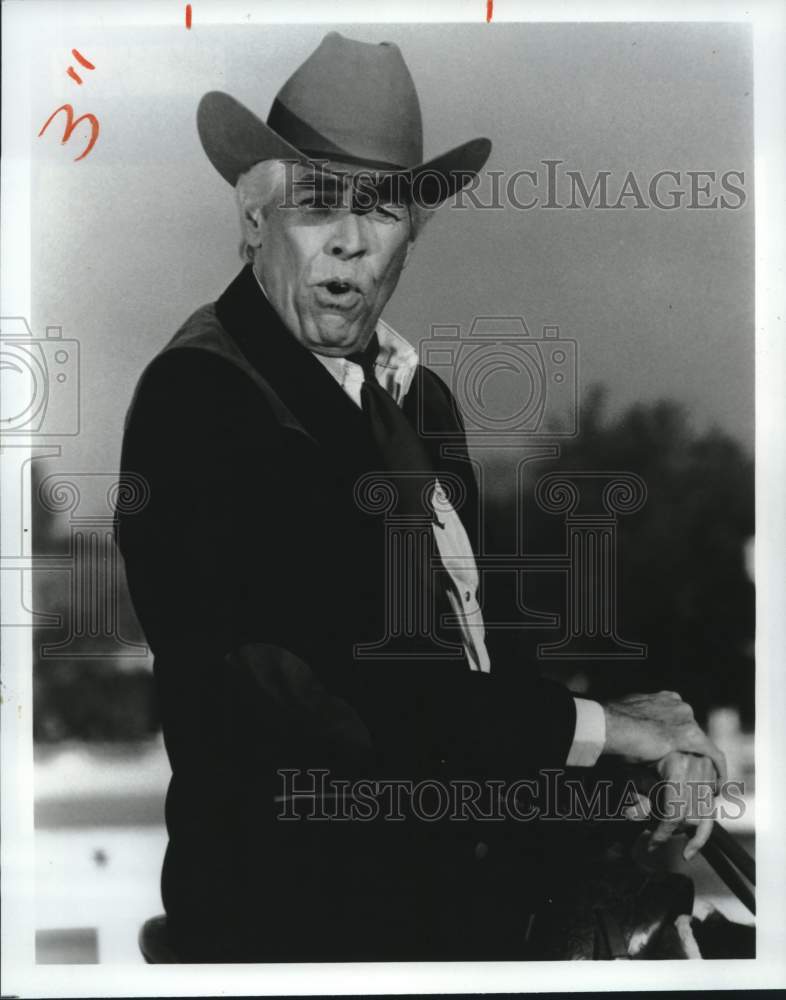 1986 Press Photo James Coburn to Co-Host "The Wildest West Show of the Stars" - Historic Images