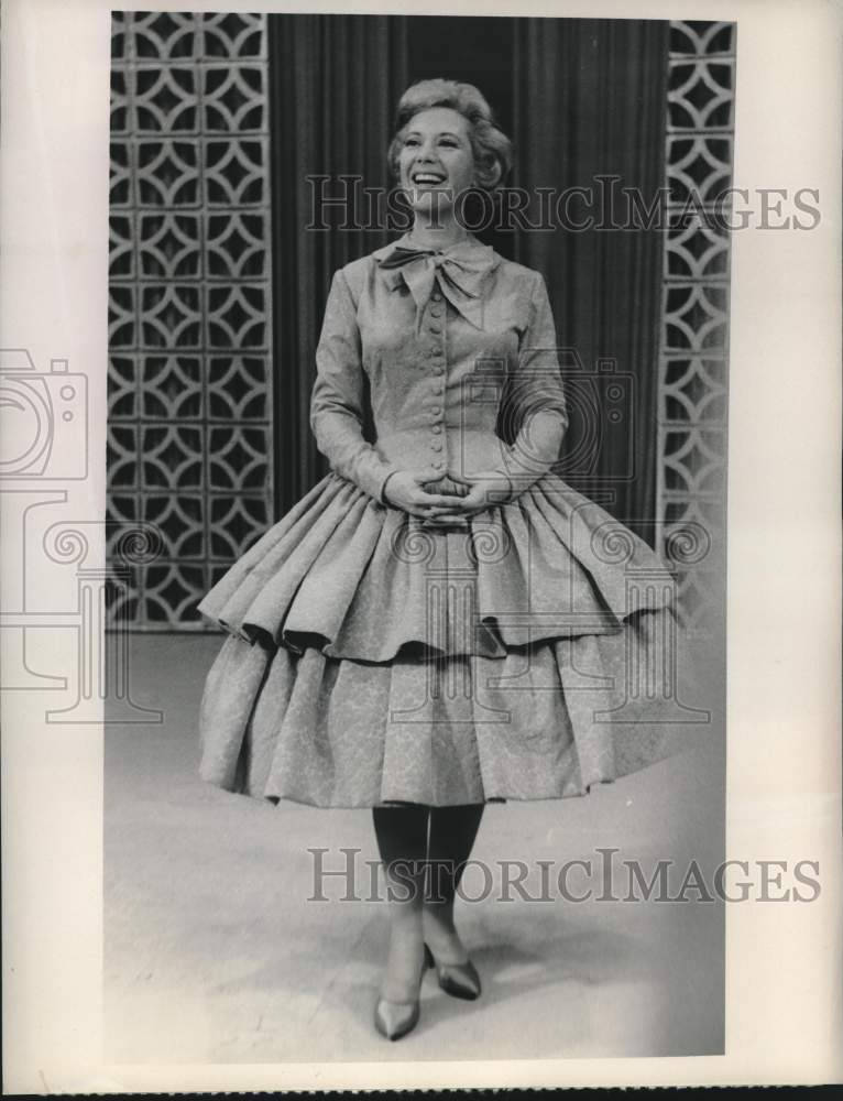 Press Photo Dinah Shore Hosts "The Dinah Shore Show" on NBC-Television - Historic Images