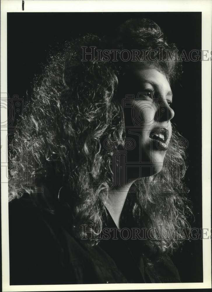 1989 Press Photo Tabitha McIntyre sings in &quot;A Broadway Review&quot; practice - Historic Images