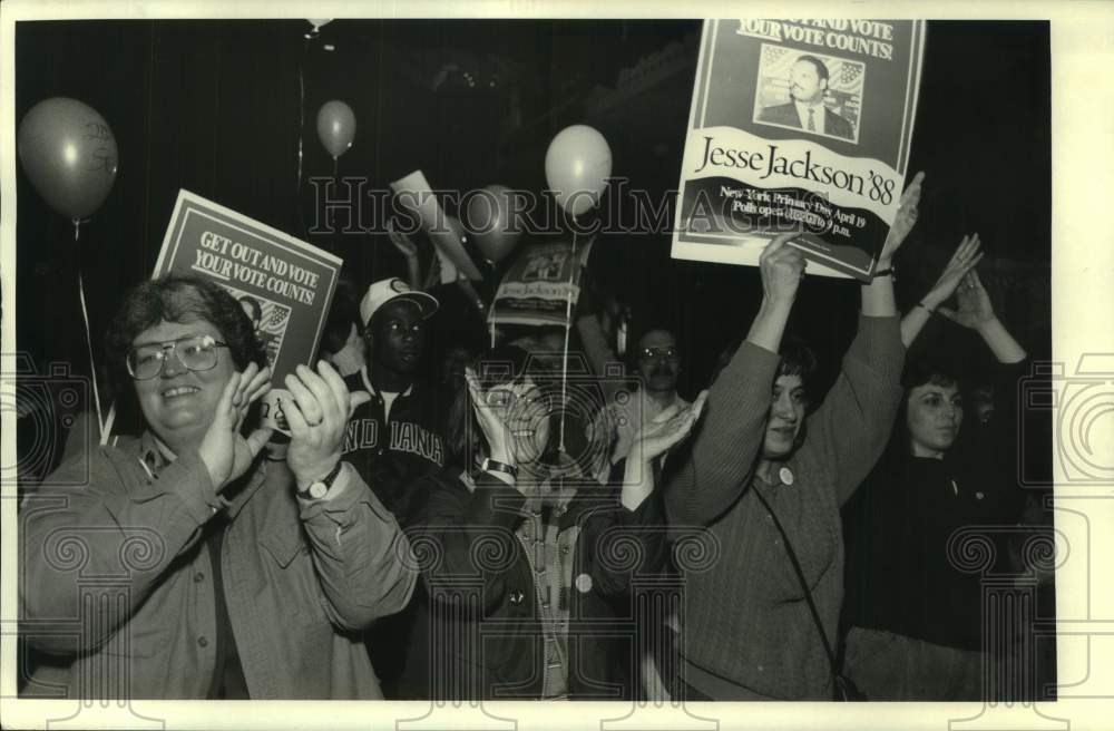 1988 Press Photo Union Members Show Jesse Jackson Support in Syracuse, New York- Historic Images