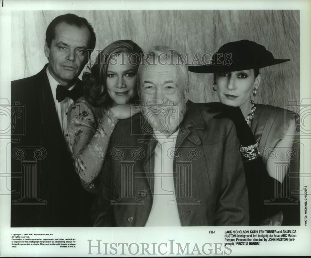 1985 Press Photo Cast and Director of ABC Motion Pictures' "Prizzi's Honor" - Historic Images