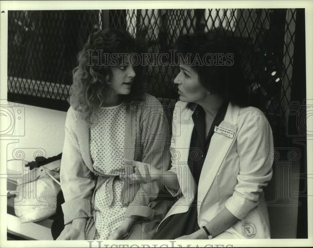 1984 Press Photo Sagan Lewis and Barbara Whinnery in &quot;St. Elsewhere&quot; - Historic Images